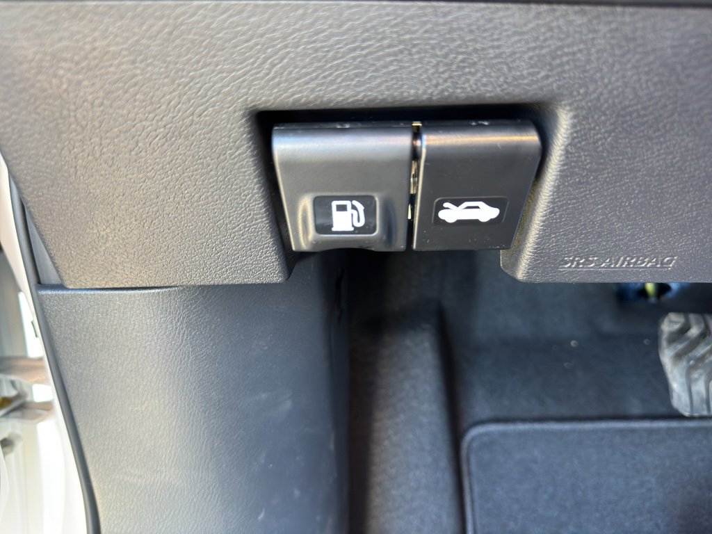 New 2025 Nissan Versa SR w/ Trunk Package image 28