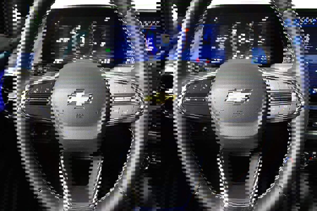 Used 2024 Chevrolet Equinox EV LT image 13