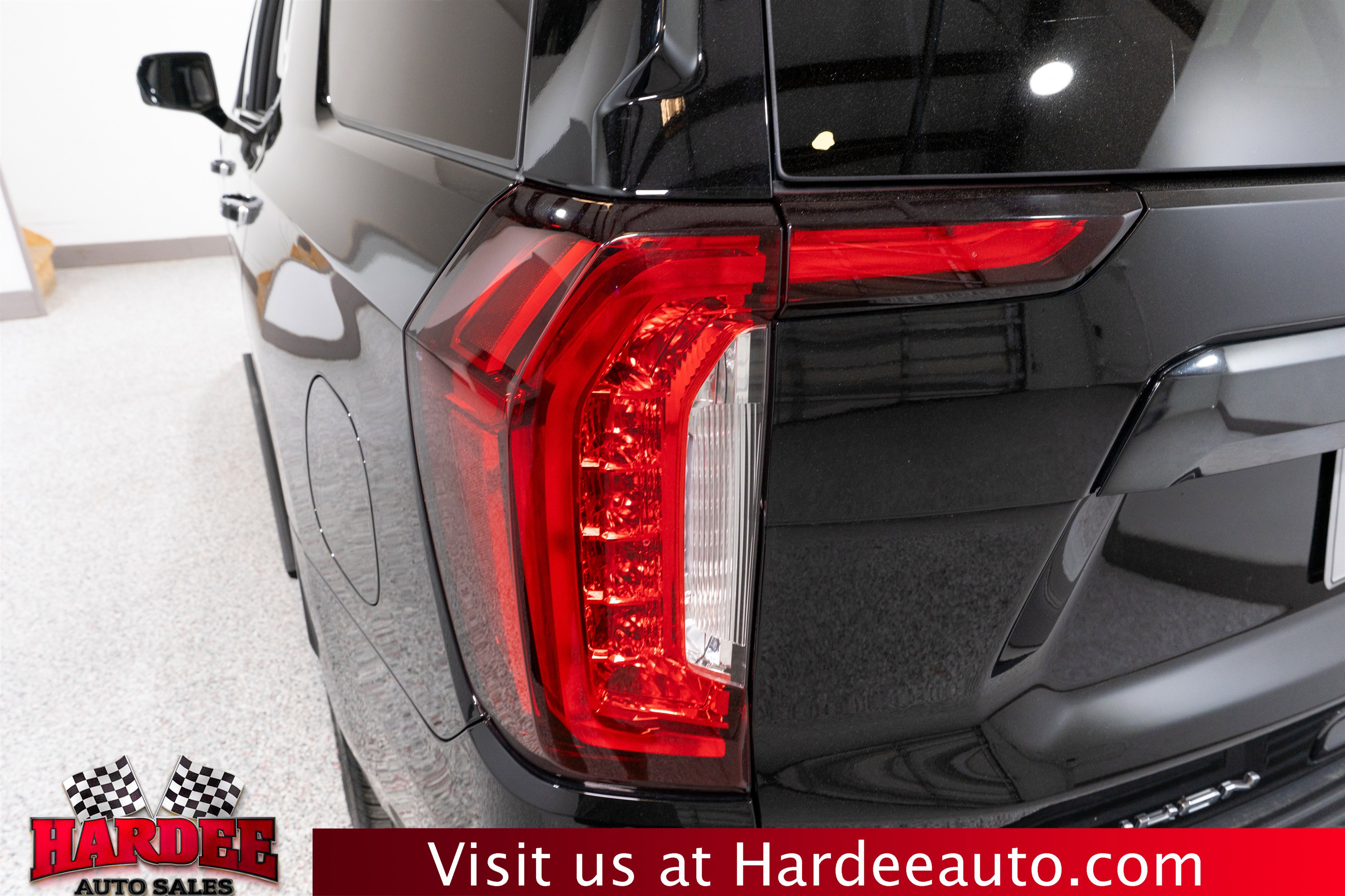 Used 2023 GMC Yukon Denali Ultimate AWD/4WD image 9