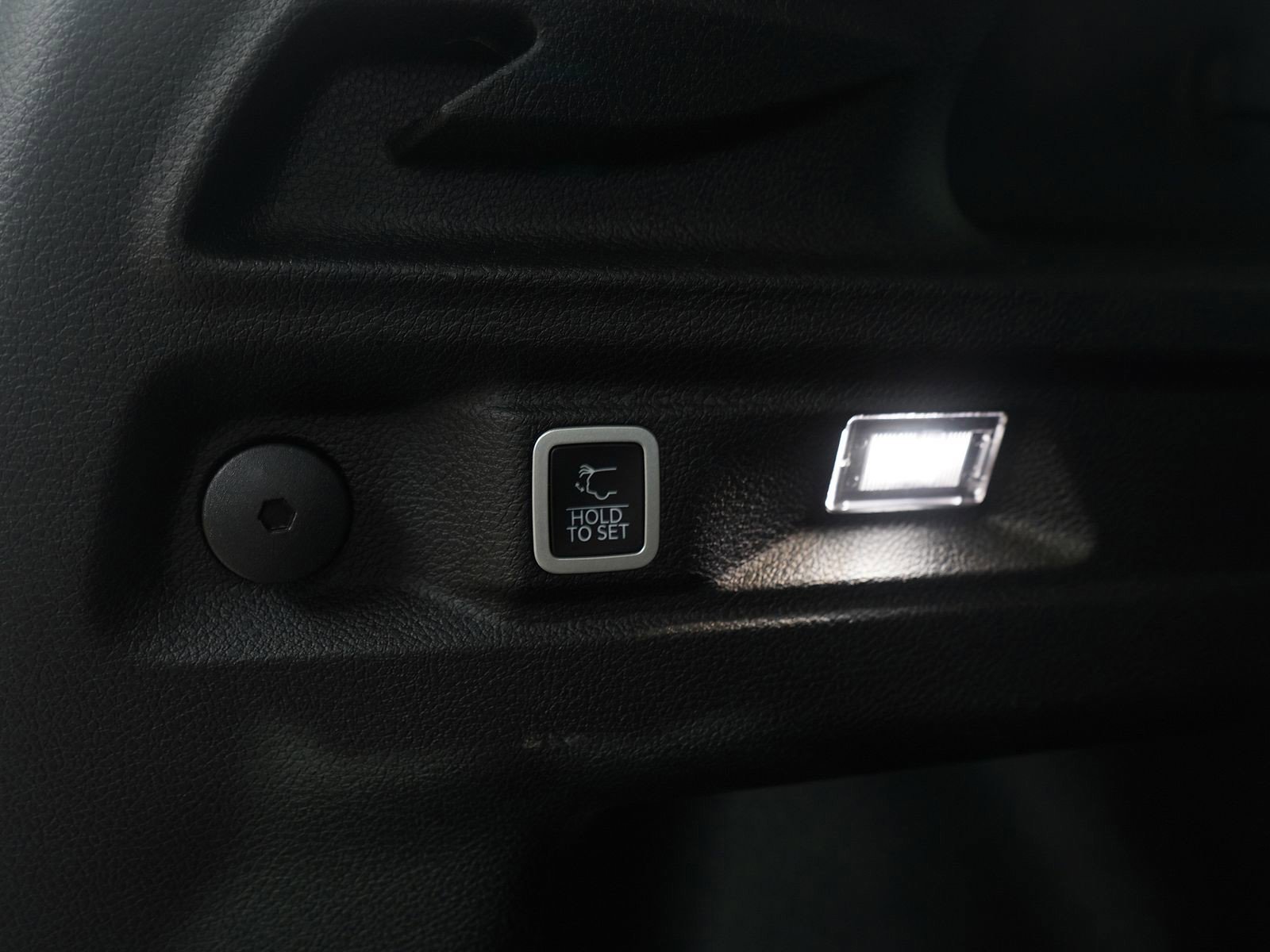 Used 2023 Jeep Grand Cherokee L Limited w/ Luxury Tech Group II image 12