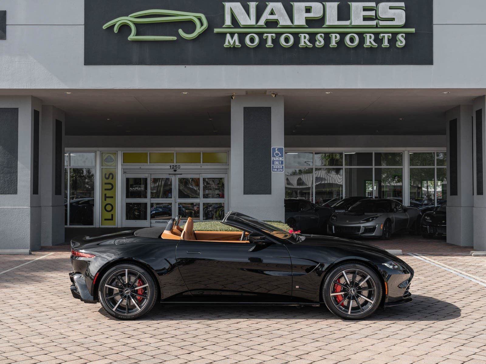 Used 2021 Aston Martin V8 Vantage Roadster RWD image 34