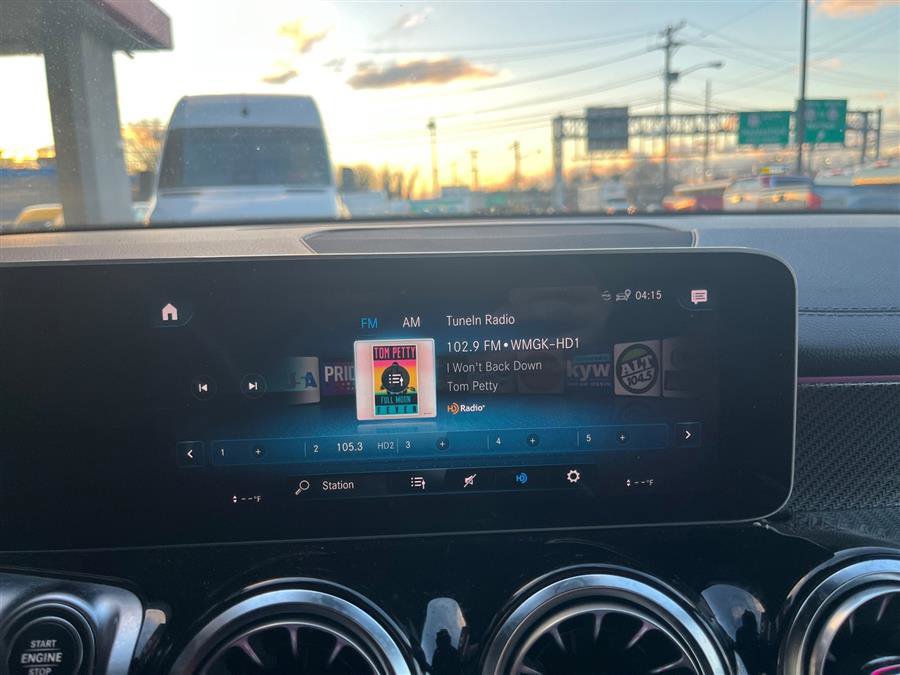 Used 2021 Mercedes-Benz GLB 250 4MATIC image 23