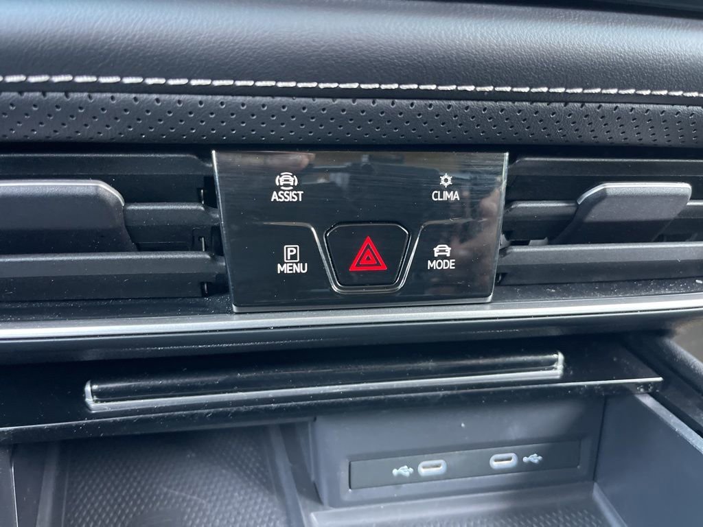 Used 2024 Volkswagen Atlas SE FWD image 11