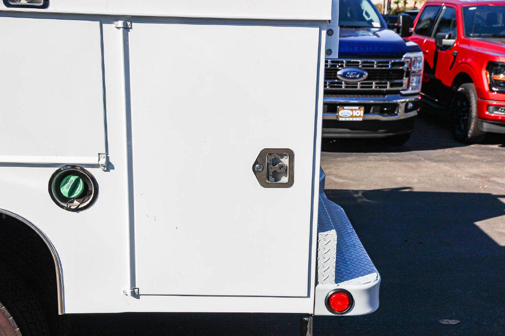 New 2025 Ford F450 XL w/ XL Chrome Package RWD image 9