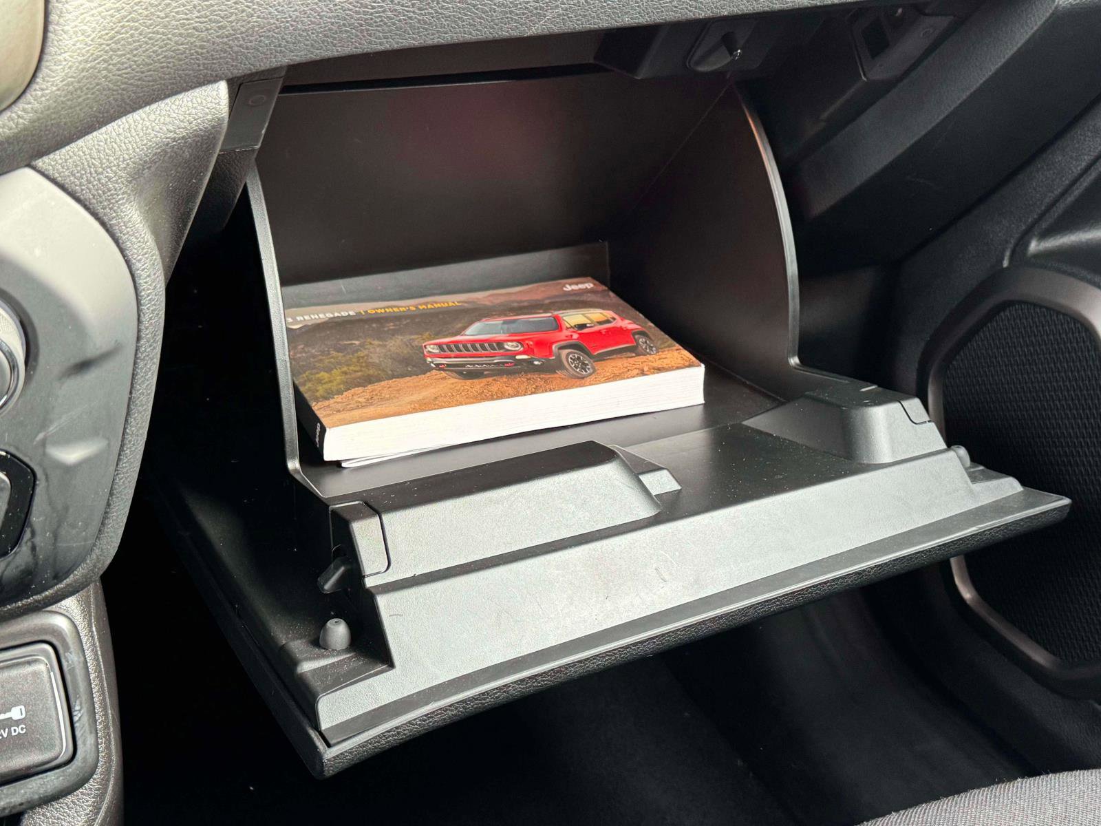 Used 2023 Jeep Renegade Latitude image 27