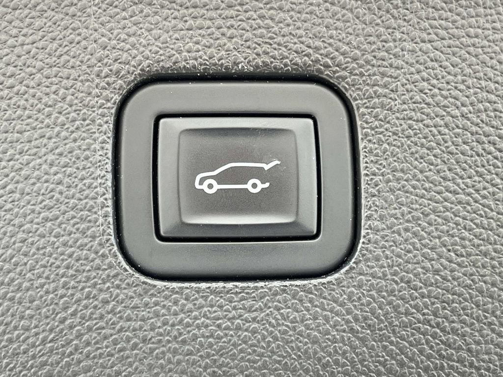 Used 2019 Buick Enclave Avenir w/ Avenir Technology Package image 12