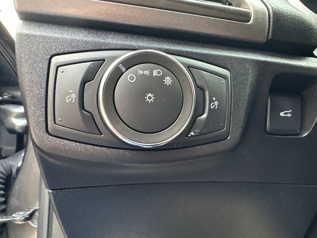 Used 2018 Ford Fusion SE image 25