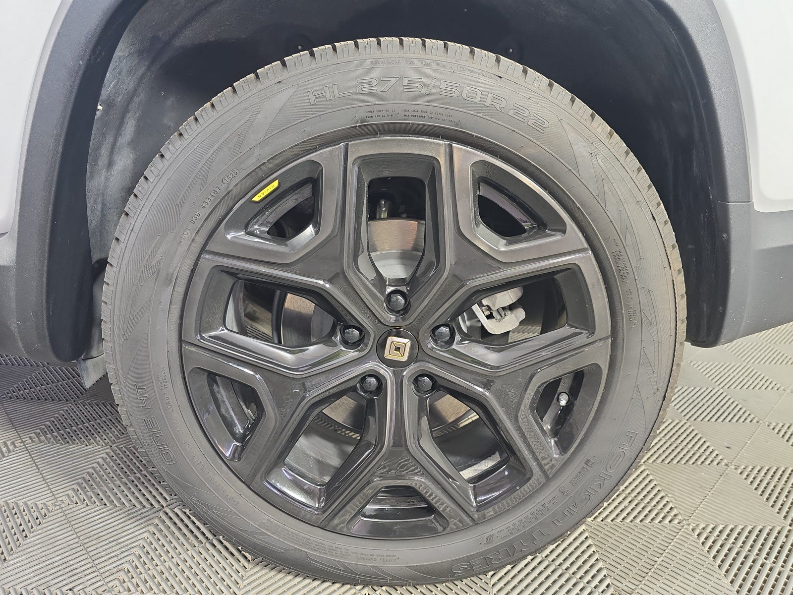 Used 2024 Rivian R1S Adventure AWD/4WD image 10