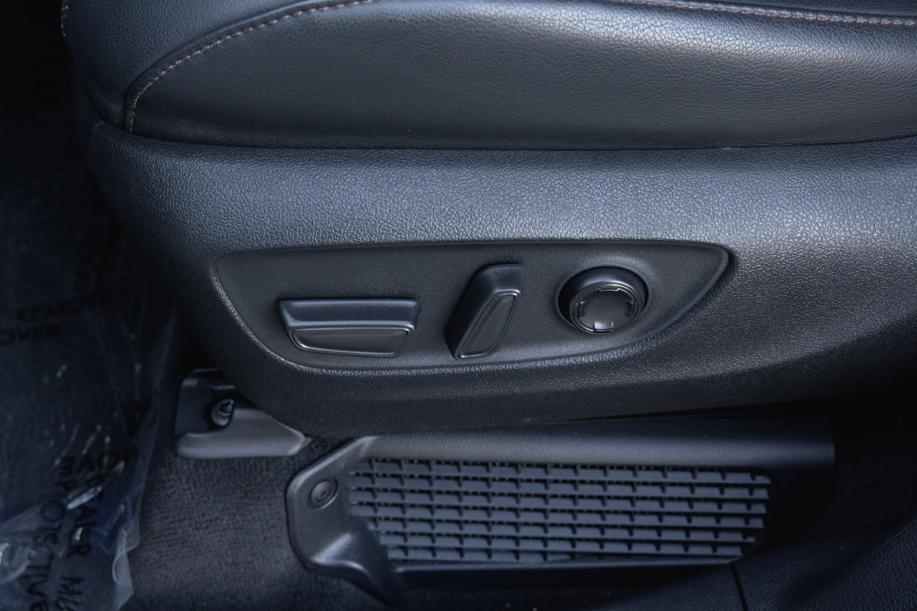 Certified 2025 Toyota Sienna Platinum AWD/4WD image 12