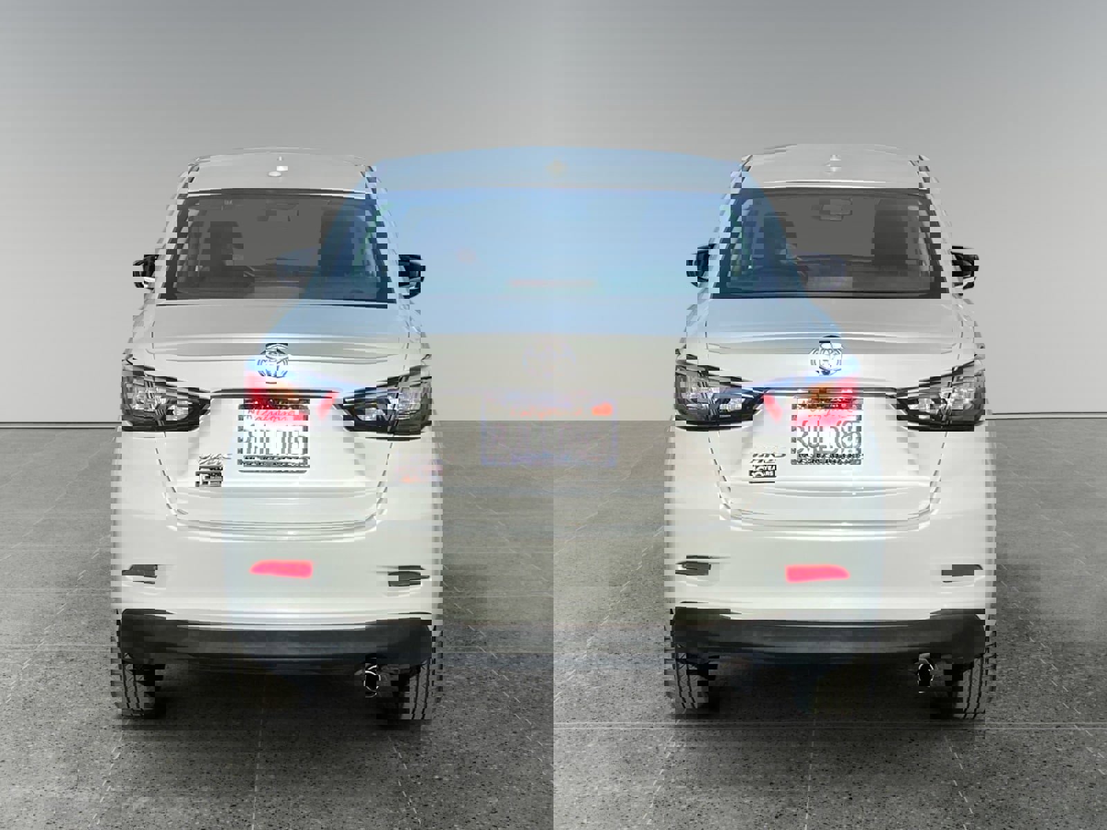 Used 2019 Toyota Yaris LE image 4