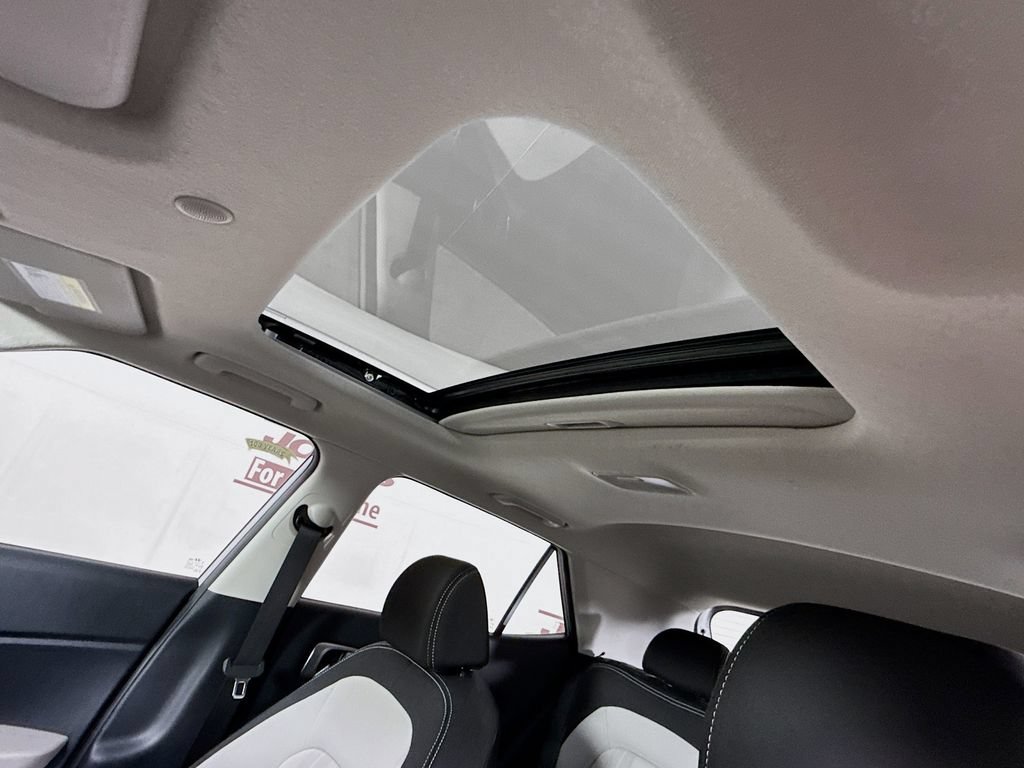 Certified 2023 Hyundai Venue SEL FWD image 11