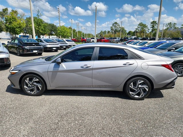 New 2025 Hyundai Elantra Limited image 5