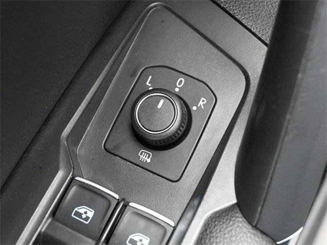 Used 2020 Volkswagen Tiguan SE w/ Panoramic Sunroof Package image 12