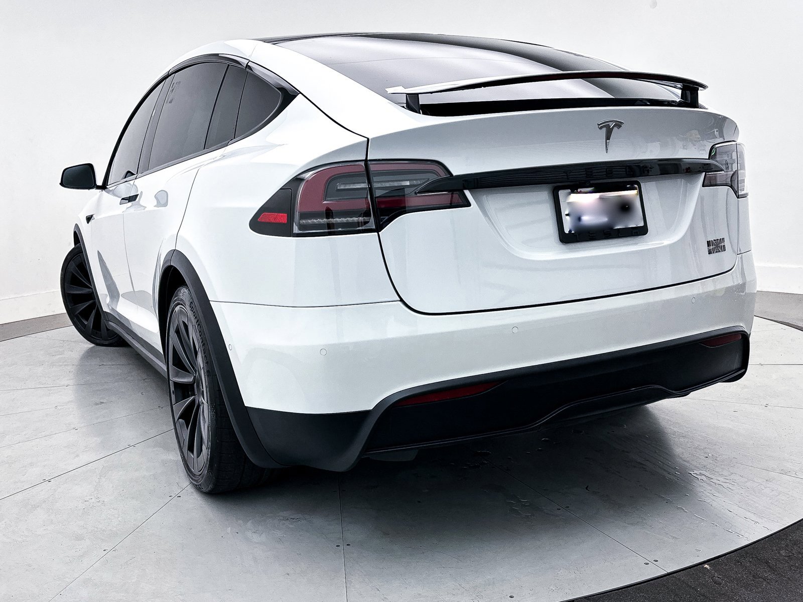 Used 2022 Tesla Model X Plaid image 11