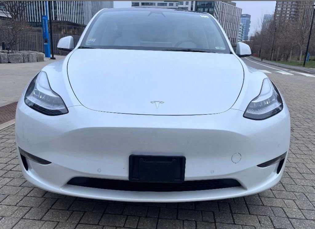 Used 2022 Tesla Model Y Long Range image 17