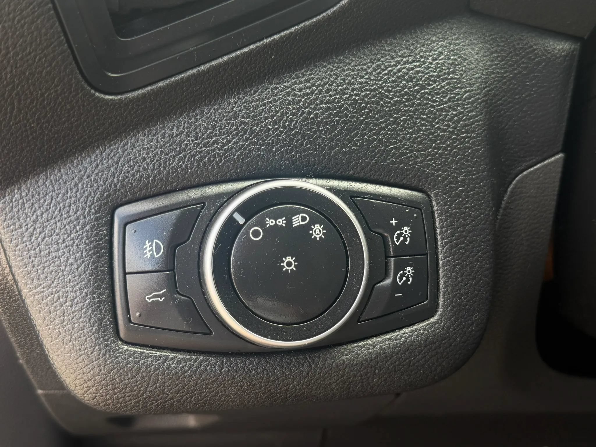 Used 2018 Ford Escape SE FWD image 16