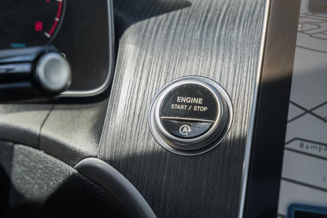 Used 2023 Mercedes-Benz GLC 300 4MATIC image 27