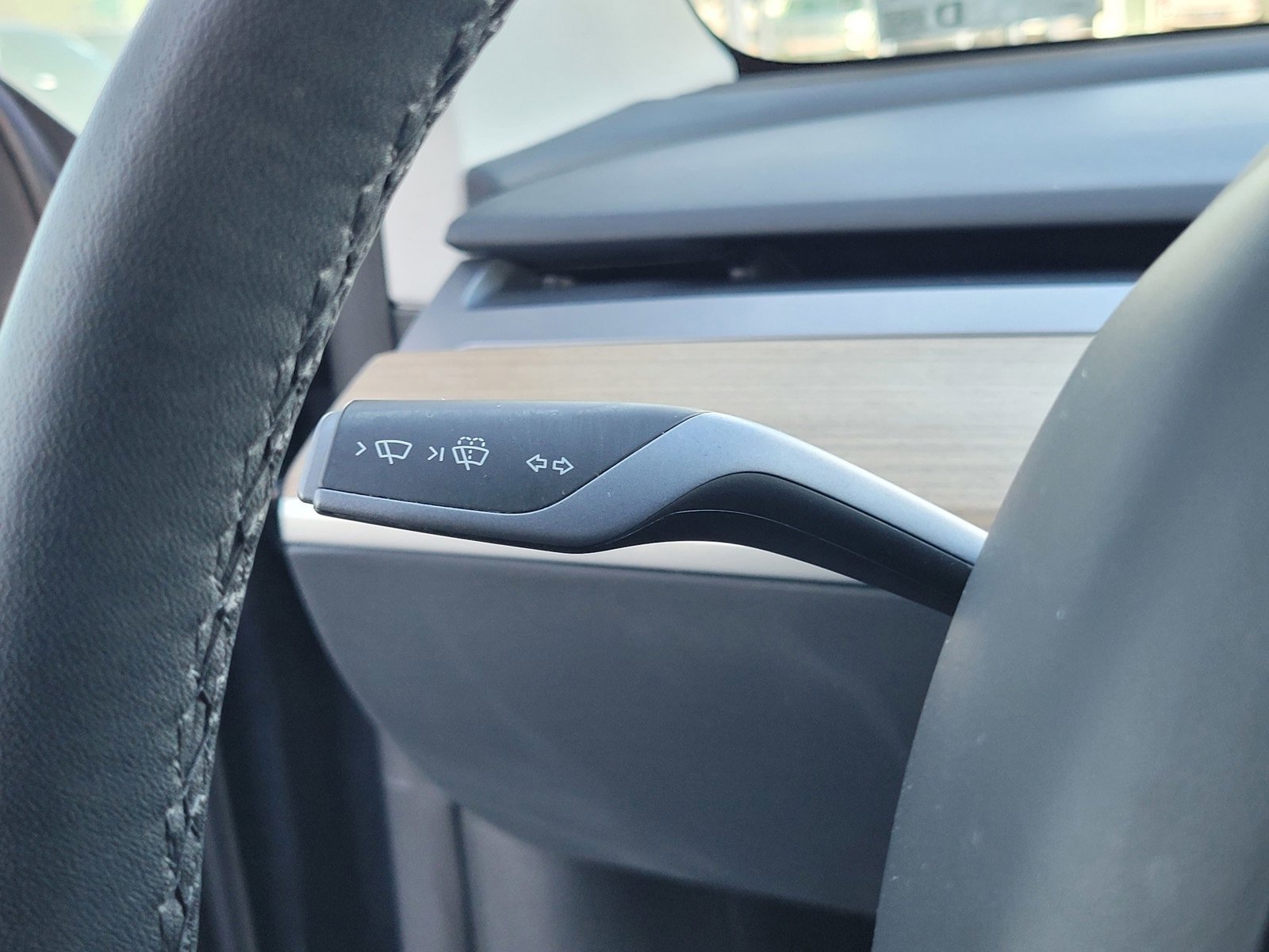 Used 2022 Tesla Model Y Long Range image 24