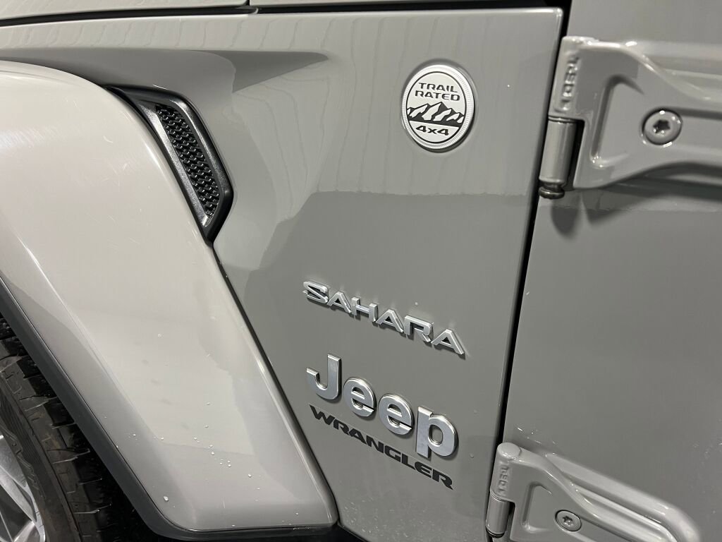 Used 2023 Jeep Wrangler Sahara image 16