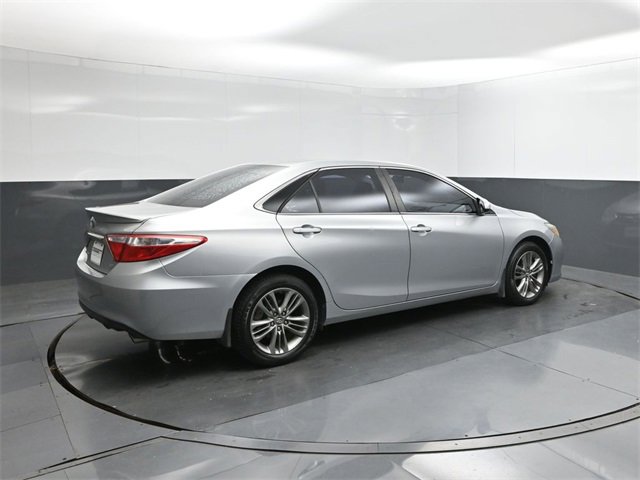 Used 2017 Toyota Camry SE image 11
