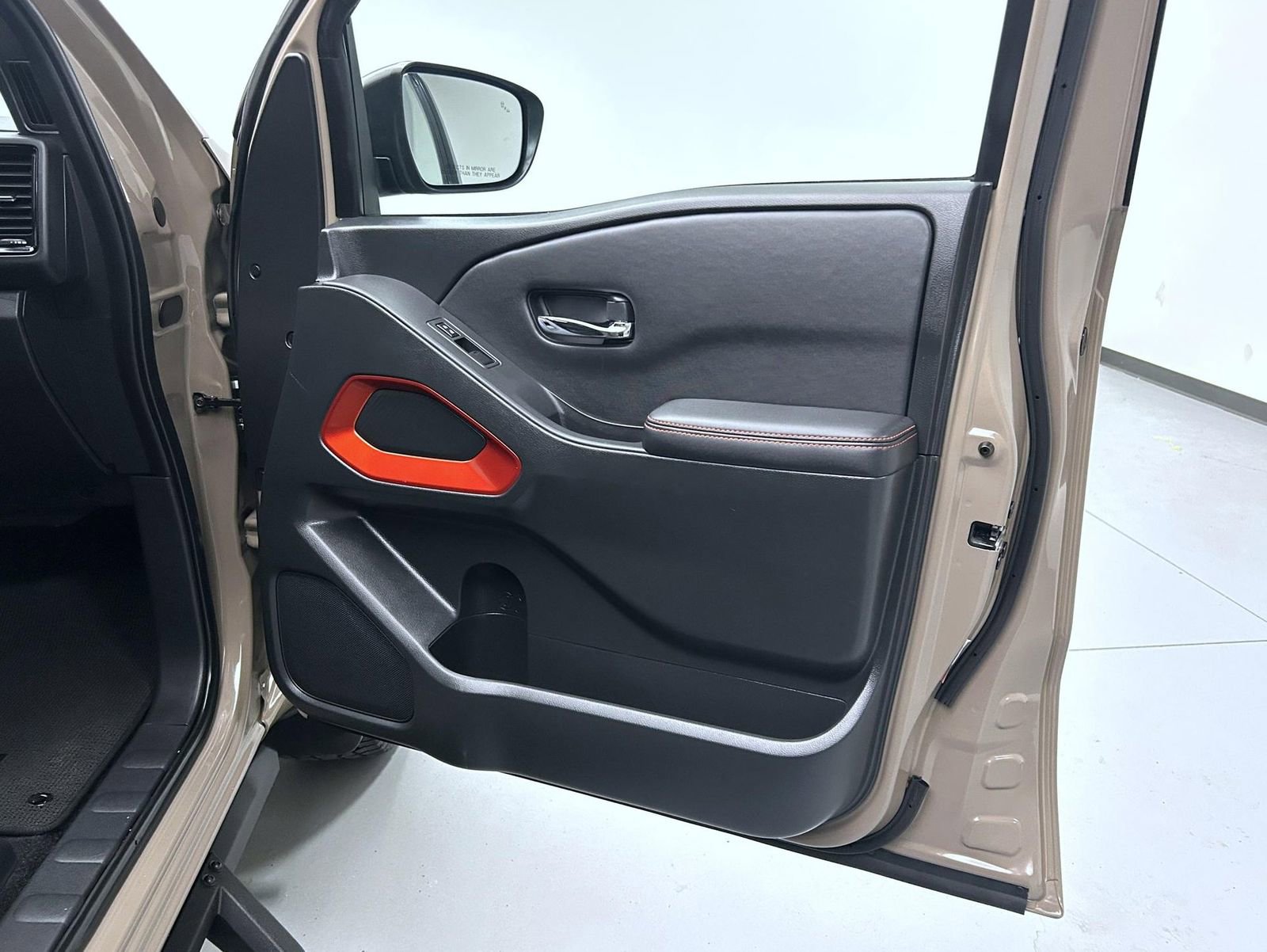 Used 2024 Nissan Frontier PRO-4X w/ Technology Package image 16