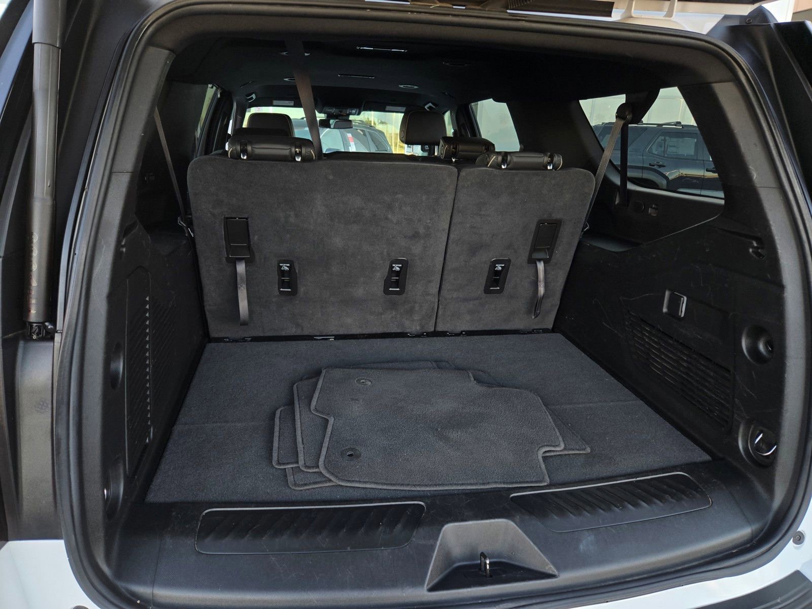 Used 2024 GMC Yukon XL SLT image 25