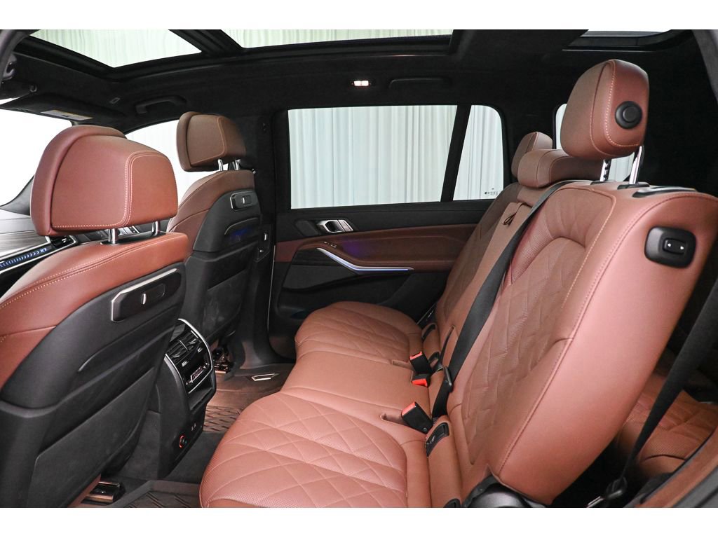 Used 2025 BMW X7 xDrive40i w/ Executive Package image 21
