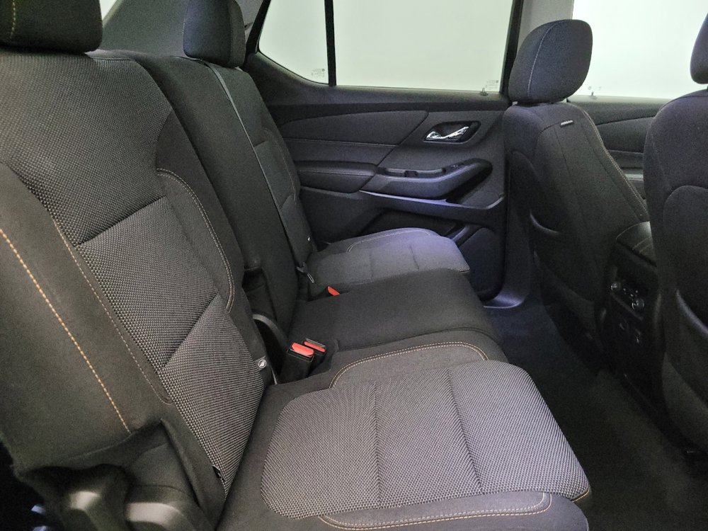 Used 2020 Chevrolet Traverse LT image 19