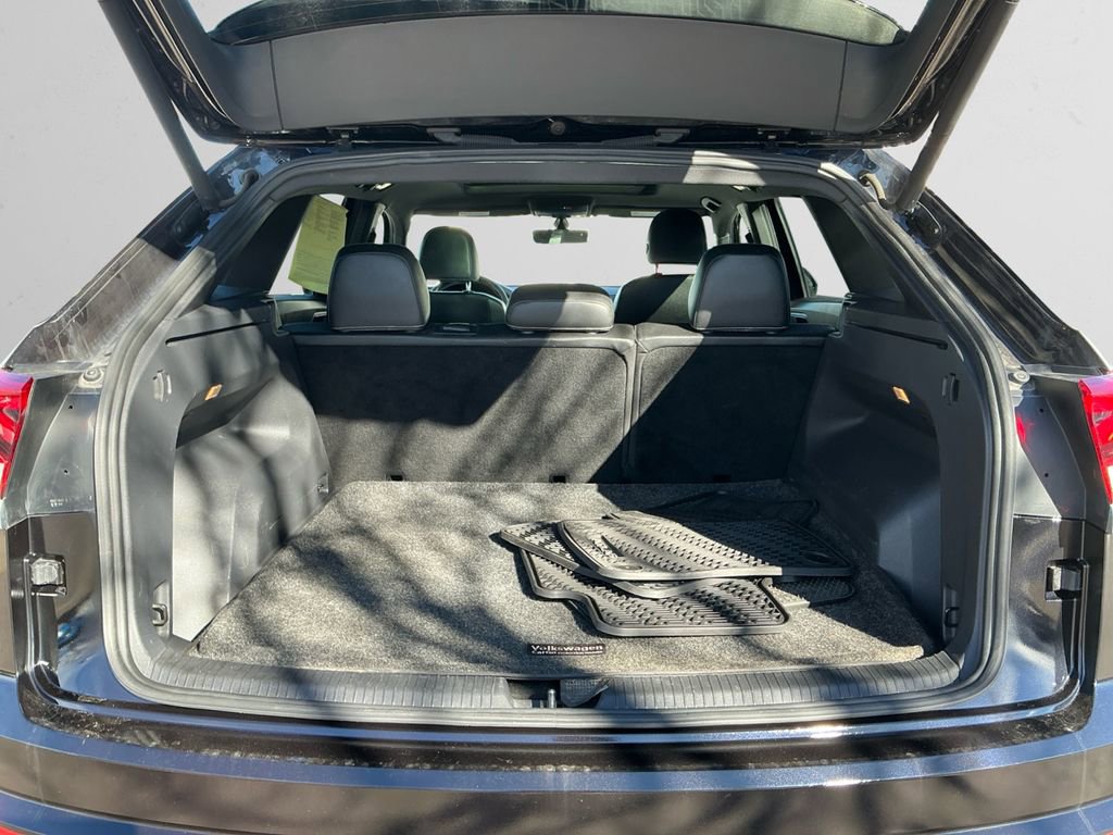 Used 2022 Volkswagen Atlas Cross Sport SE w/ Panoramic Sunroof Package image 24