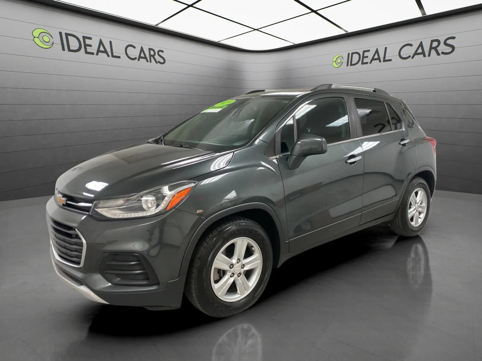 Used 2019 Chevrolet Trax LT w/ Driver Confidence Package FWD image 1