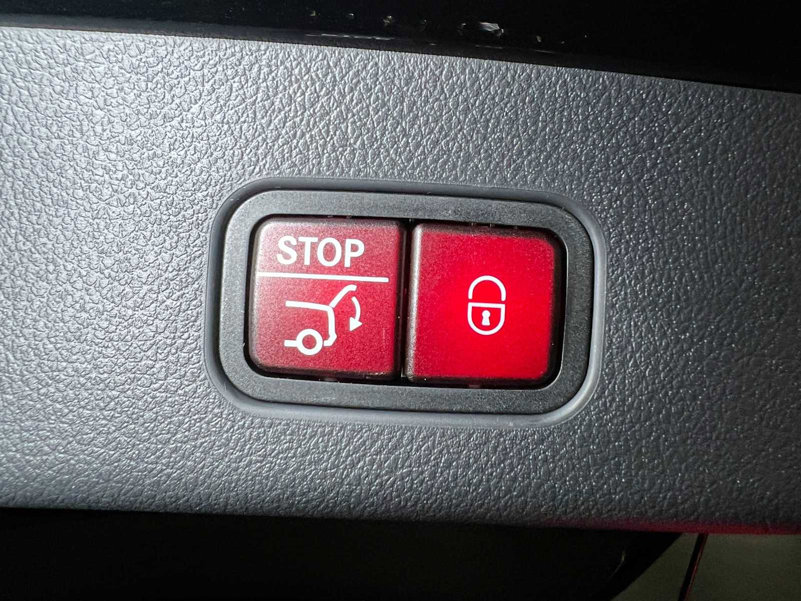 New 2025 Mercedes-Benz GLC 300 4MATIC image 16