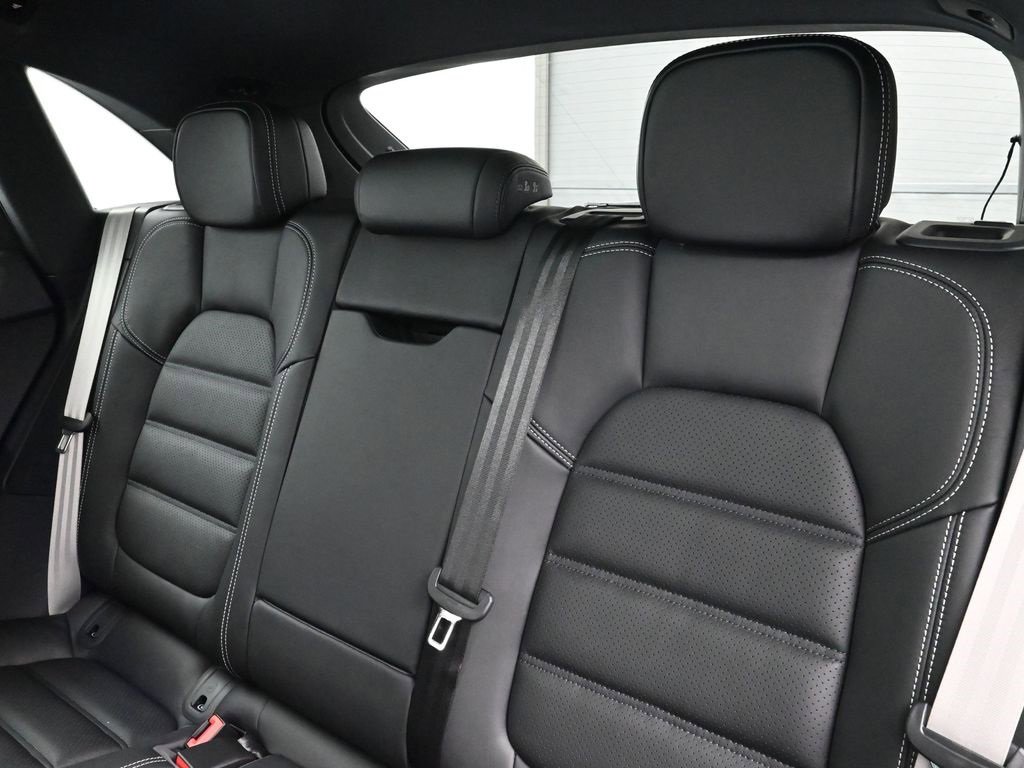 Certified 2026 Porsche Macan S image 6