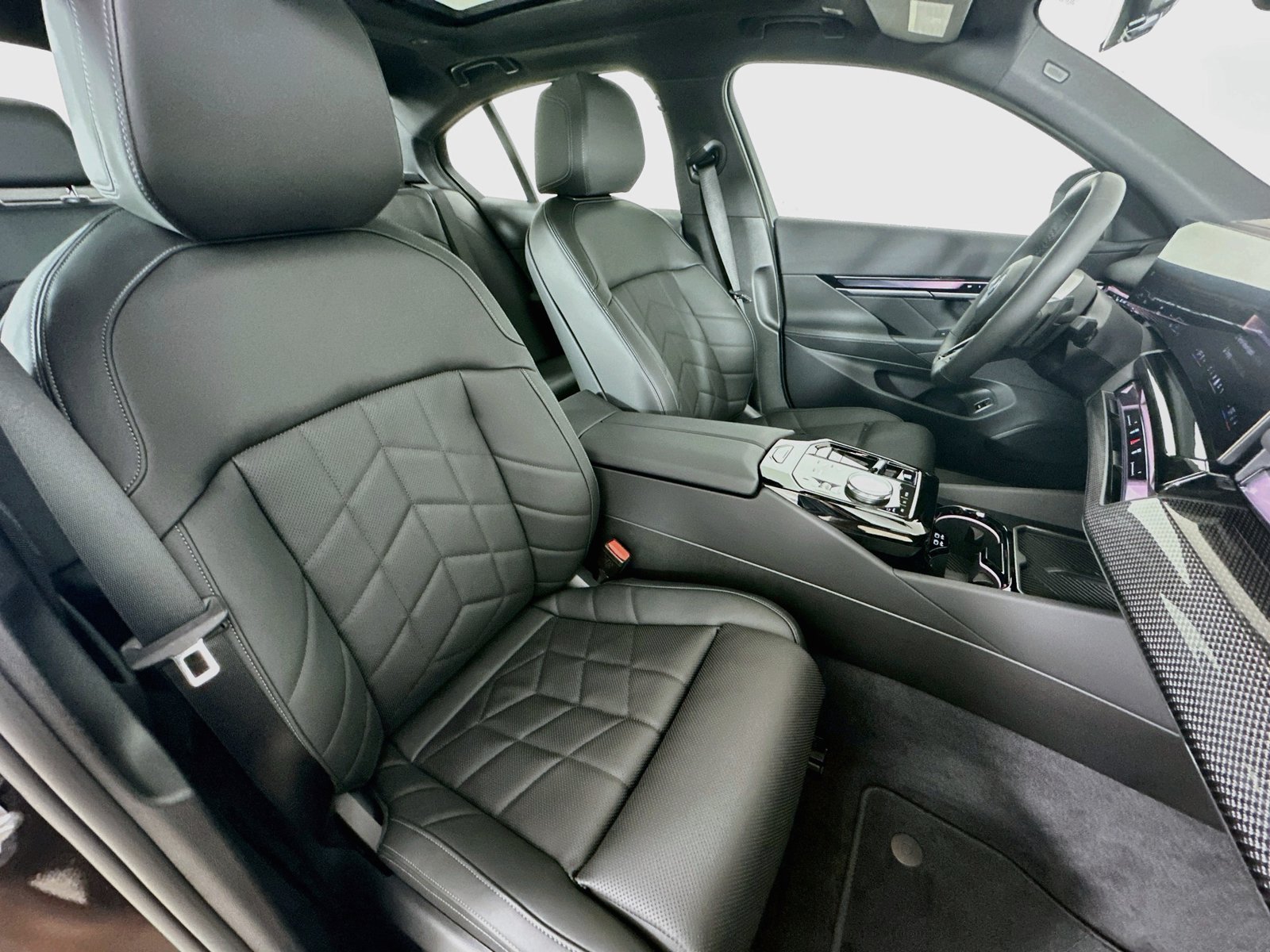 New 2027 BMW 550e xDrive AWD/4WD image 47