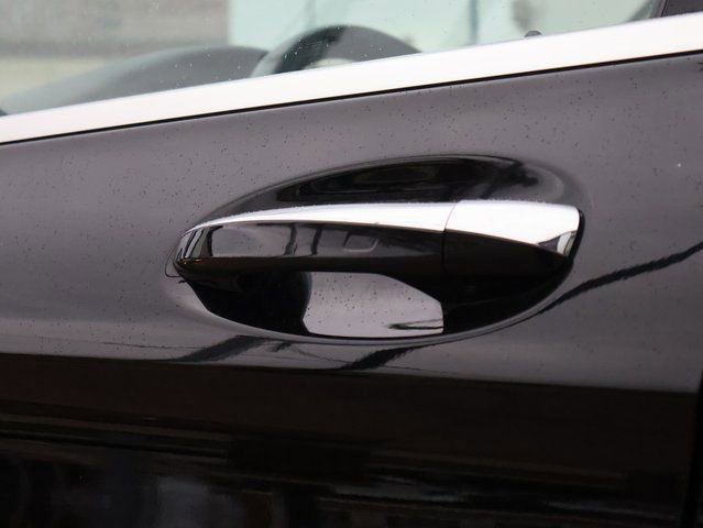 Used 2020 Mercedes-Benz GLC 300 4MATIC w/ Premium Package image 23