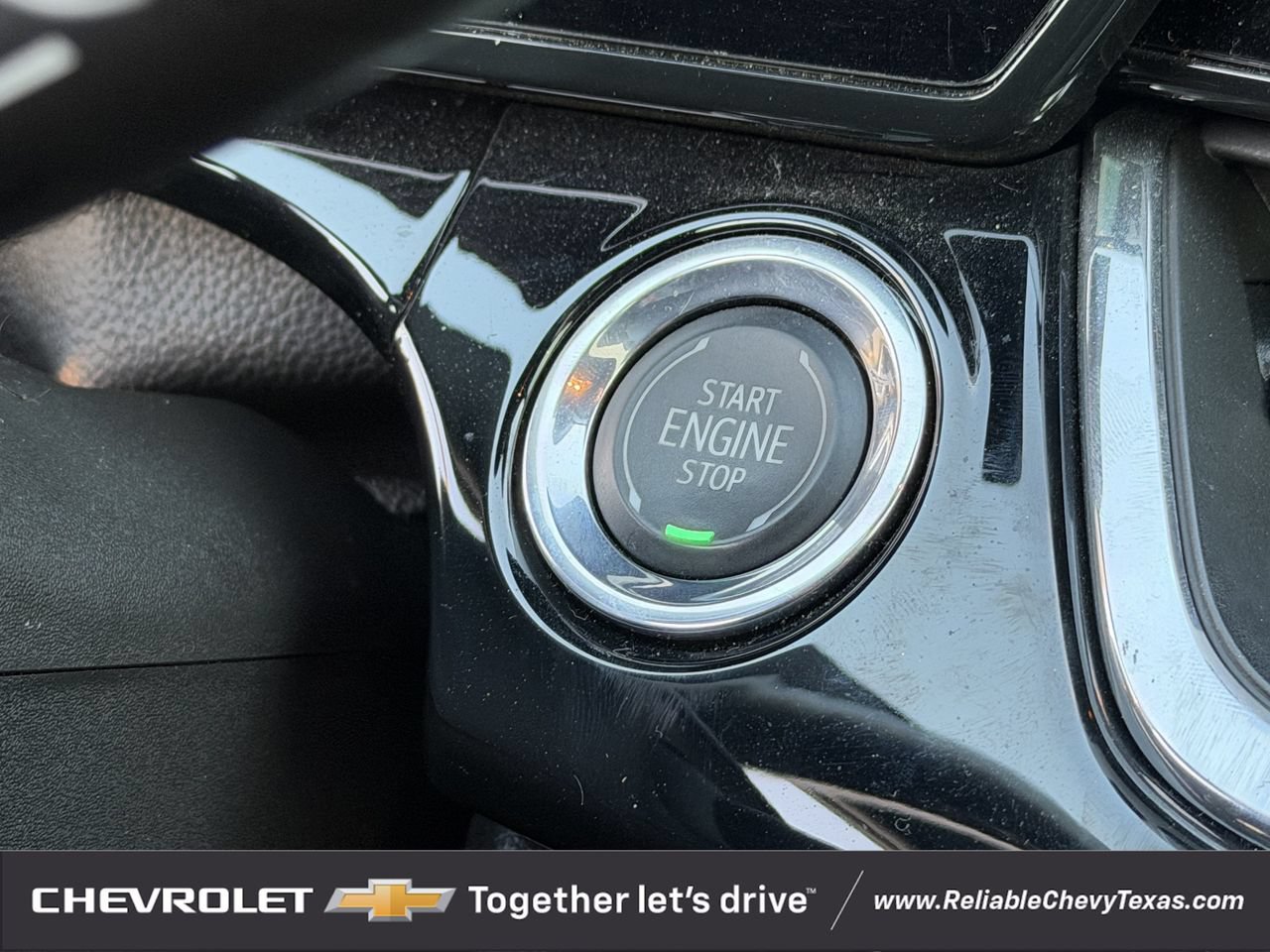 Used 2025 Chevrolet Trax RS w/ Sunroof Package FWD image 22