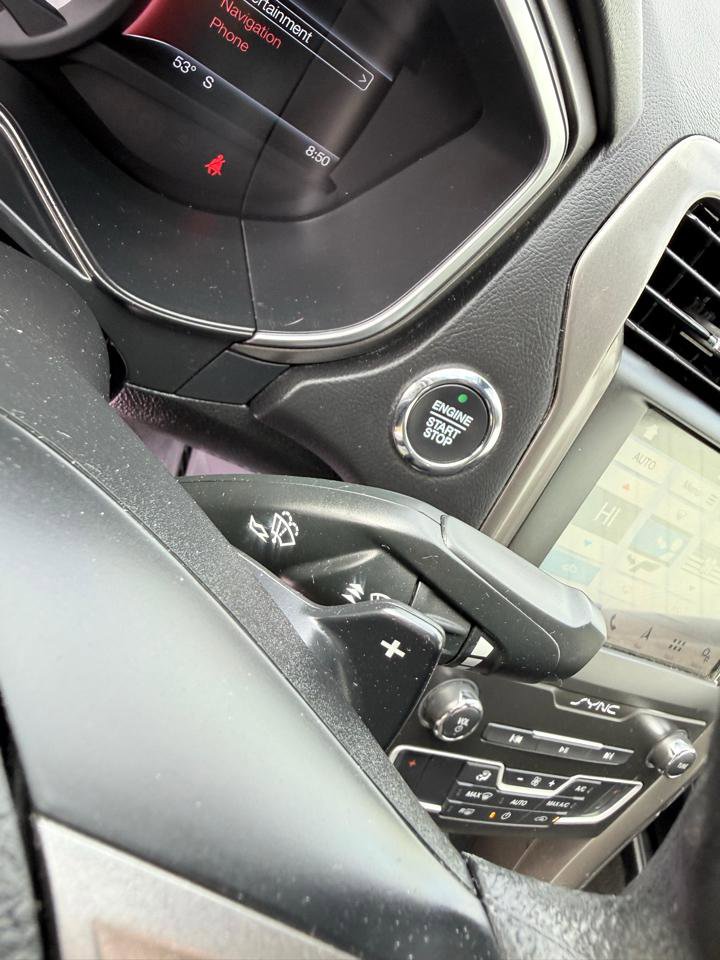 Used 2019 Ford Fusion SE FWD image 19