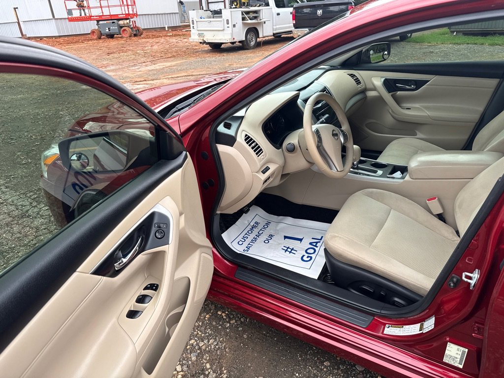 Used 2015 Nissan Altima 2.5 SV image 10