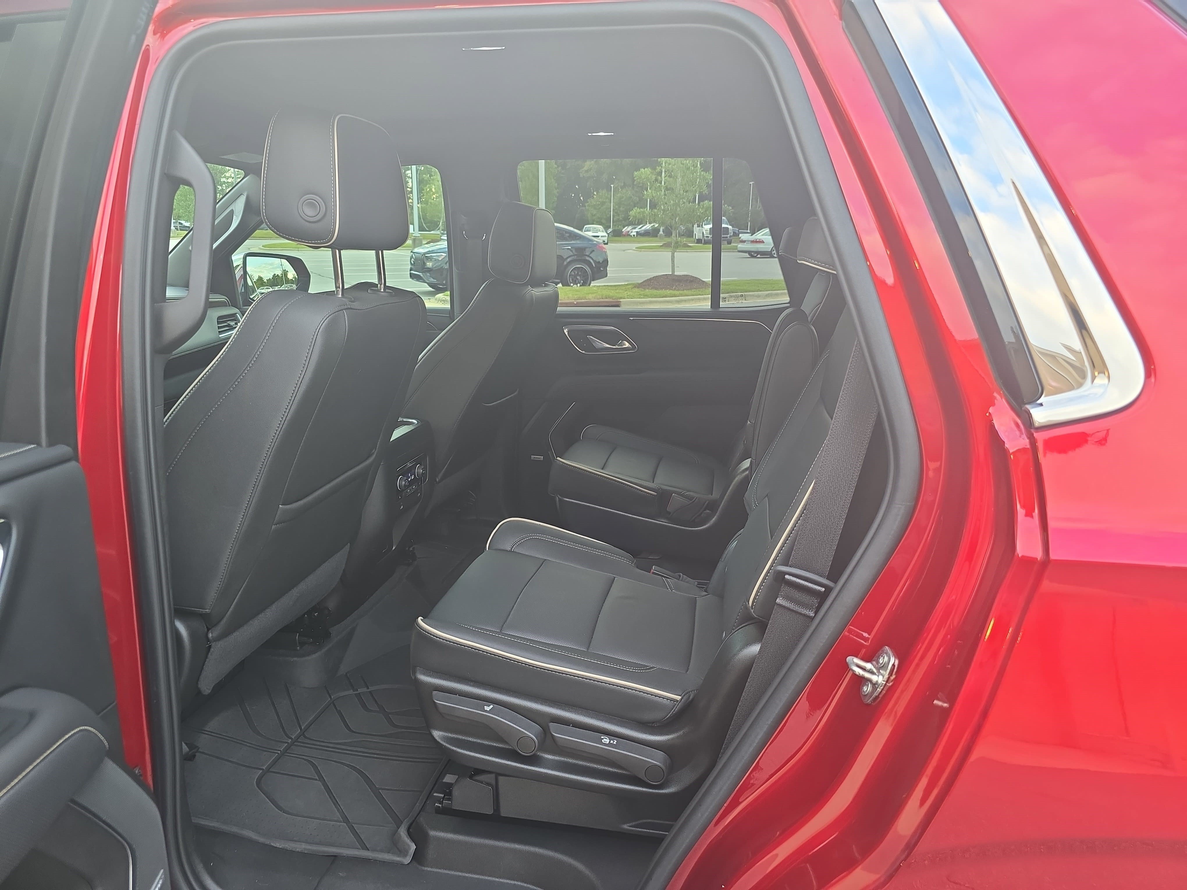 Used 2023 Chevrolet Tahoe Premier AWD/4WD image 15