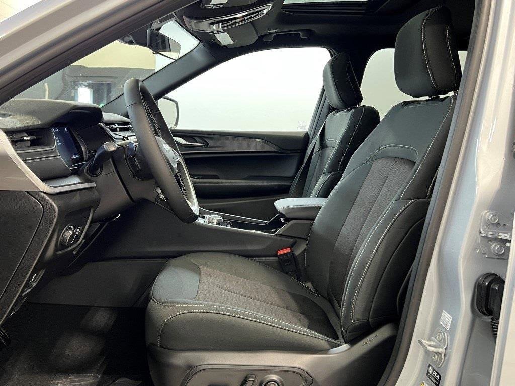 New 2025 Jeep Grand Cherokee L Laredo w/ Luxury Tech Group I image 14