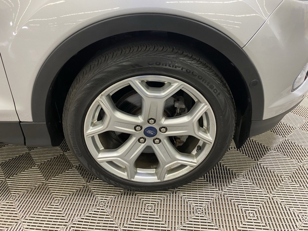 Used 2019 Ford Escape Titanium image 2