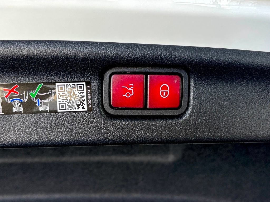 Certified 2026 Mercedes-Benz C 300 4MATIC Sedan image 38