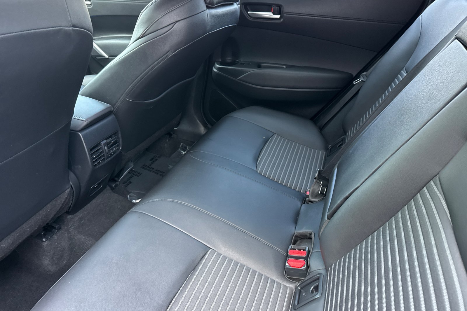 Used 2024 Toyota Corolla Cross AWD Hybrid w/ Convenience Package image 16