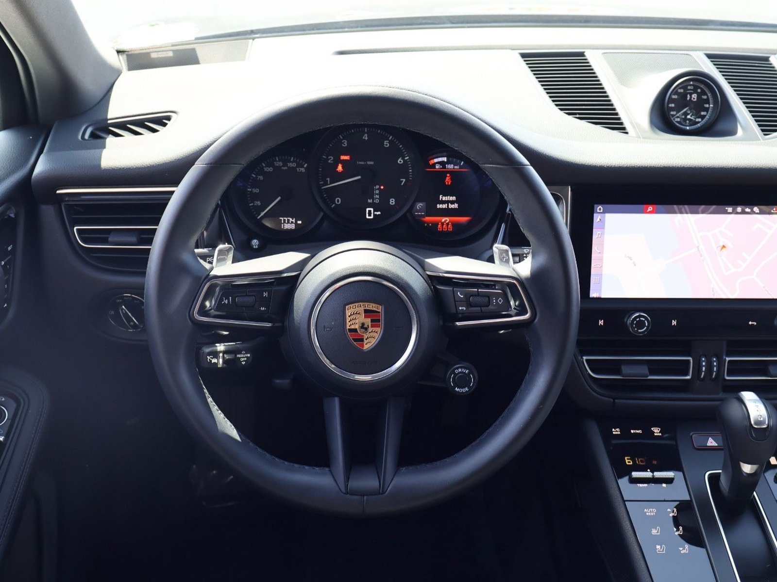 Certified 2026 Porsche Macan AWD/4WD image 15