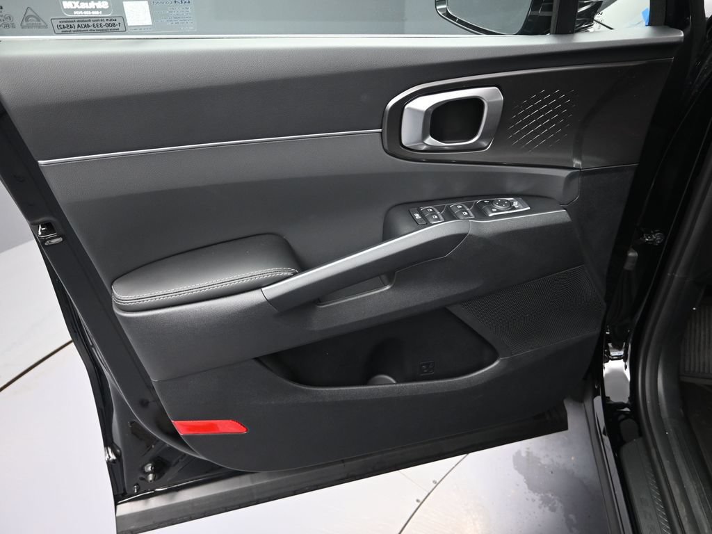 Certified 2026 Kia Sorento EX AWD/4WD image 9