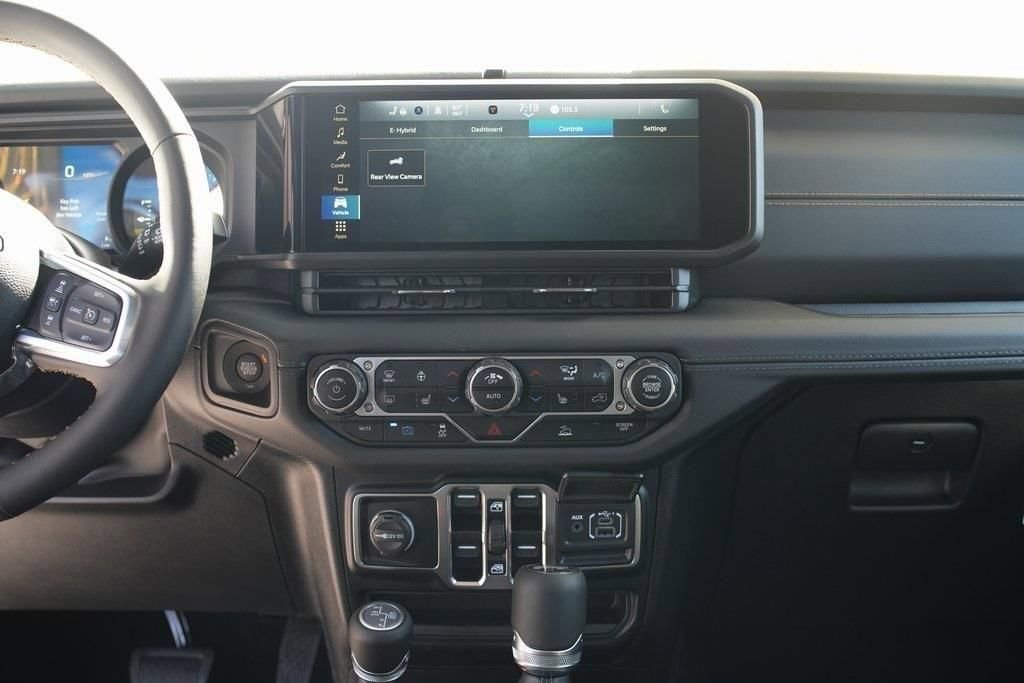 Used 2024 Jeep Wrangler Unlimited Sahara image 20