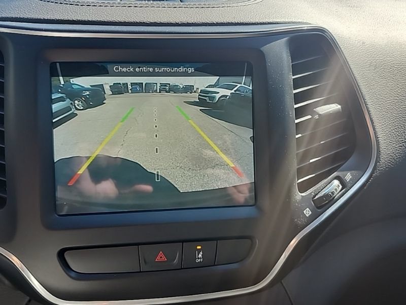 Used 2022 Jeep Cherokee Latitude w/ Sun & Sound Group AWD/4WD image 13