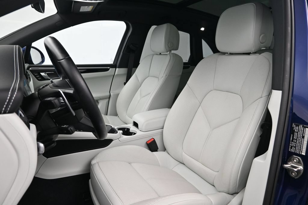 Certified 2024 Porsche Macan AWD/4WD image 5