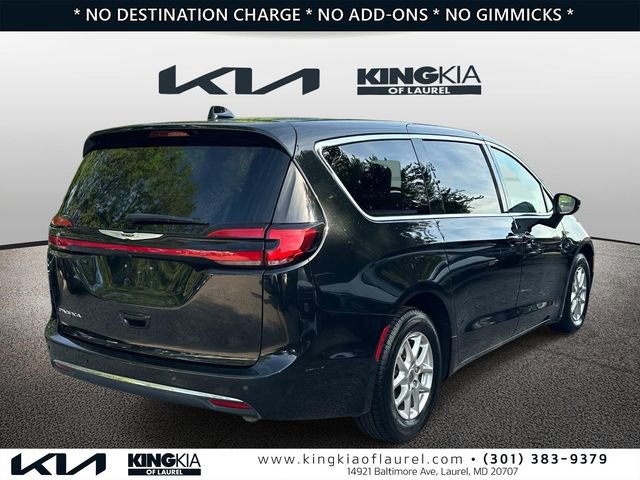 Used 2023 Chrysler Pacifica Touring-L FWD image 23