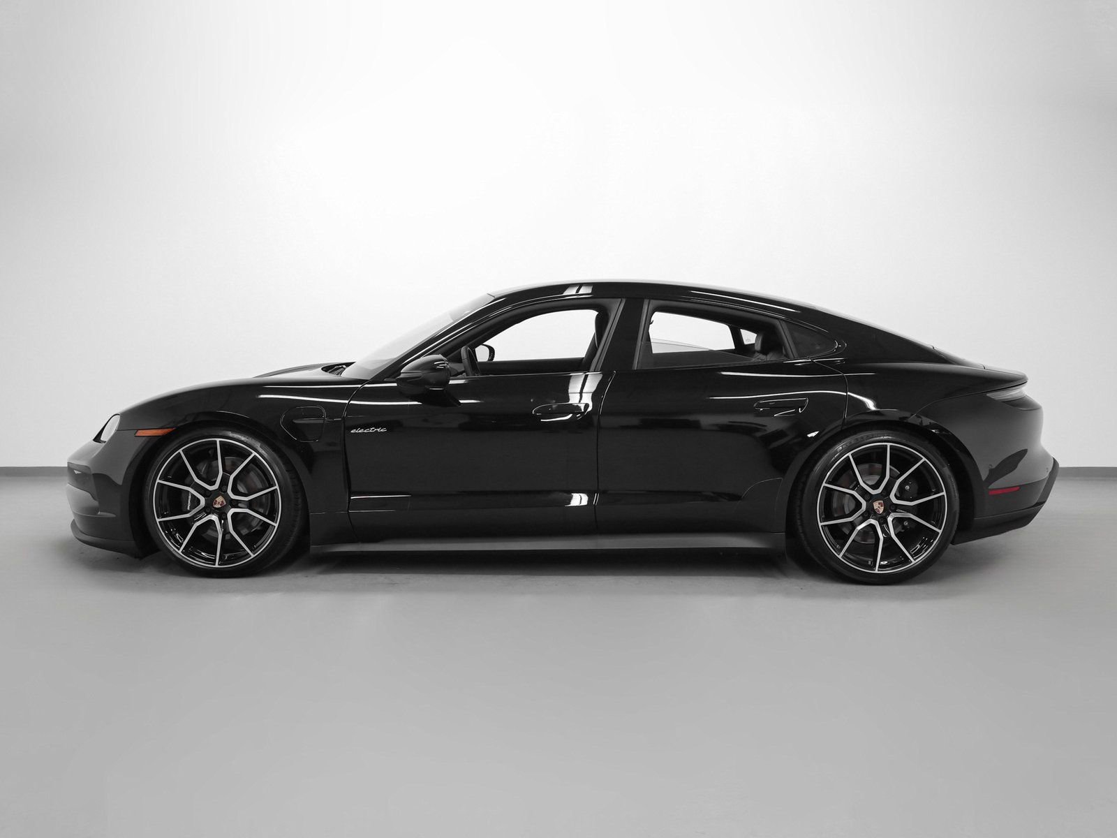 New 2025 Porsche Taycan image 2