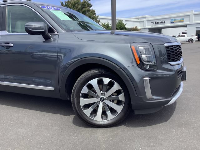 Used 2022 Kia Telluride EX w/ EX Premium Package FWD image 3